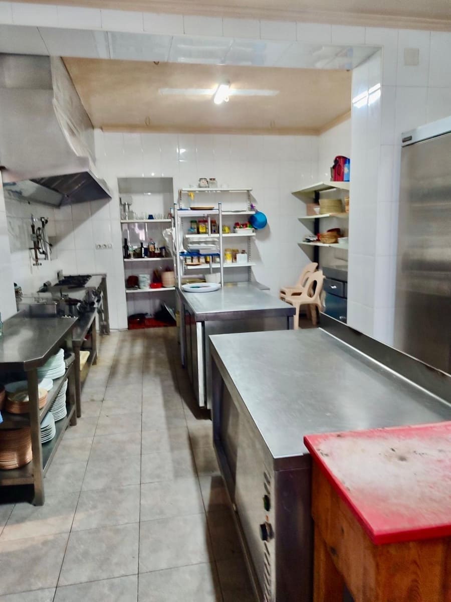 Business for rent in Fuente Obejuna - € 900 (Ref: 9403486)