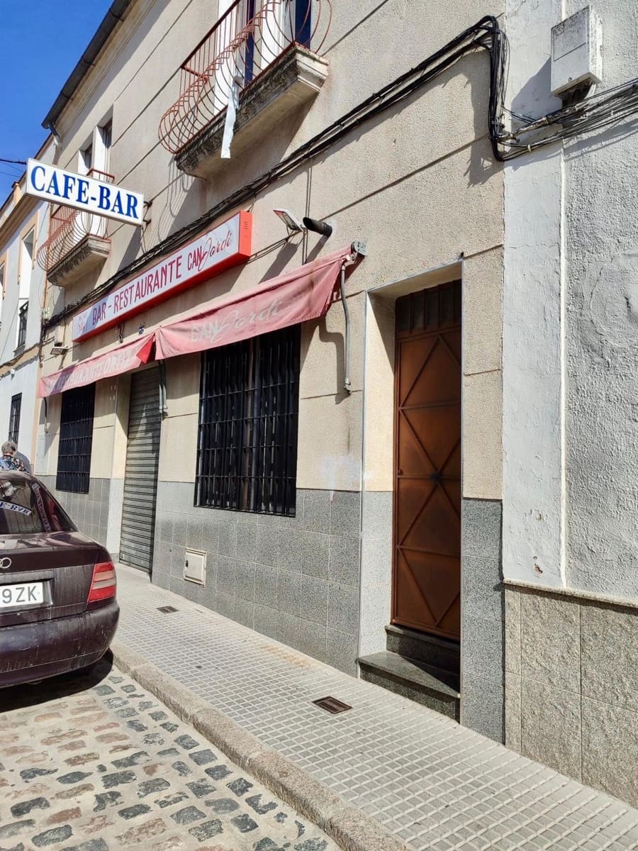 Business for rent in Fuente Obejuna - € 900 (Ref: 9403486)