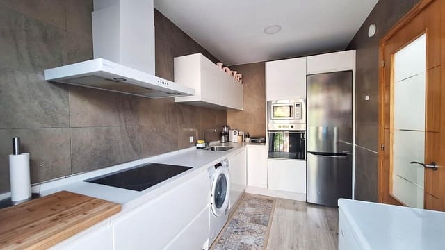 3 makuuhuone Rivitalo myytävänä paikassa Córdoba kaupunki mukana uima-altaan - 185 000 € (Ref: 9407990)