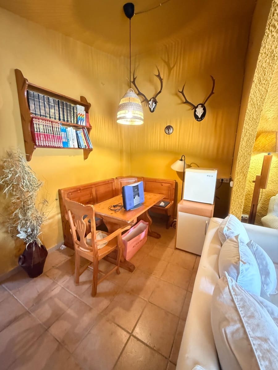 4 bedroom Villa for sale in Cordoba city with pool garage - € 349,900 (Ref: 9407992)