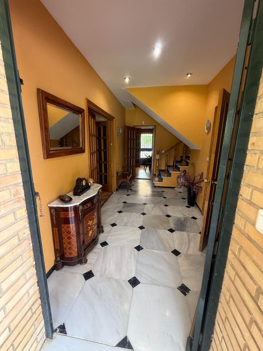 4 bedroom Villa for sale in Cordoba city with pool garage - € 349,900 (Ref: 9407992)