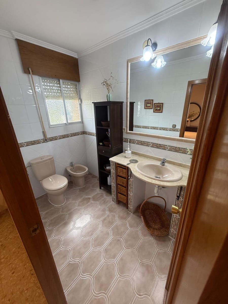 4 bedroom Villa for sale in Cordoba city with pool garage - € 349,900 (Ref: 9407992)