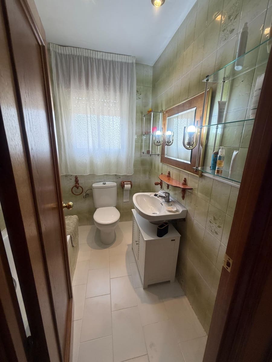 4 bedroom Villa for sale in Cordoba city with pool garage - € 349,900 (Ref: 9407992)