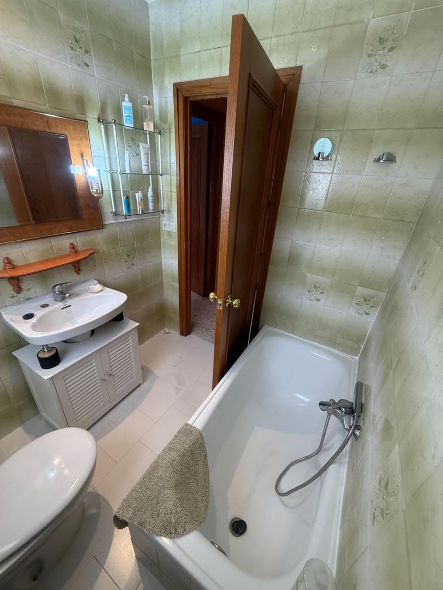 4 bedroom Villa for sale in Cordoba city with pool garage - € 349,900 (Ref: 9407992)