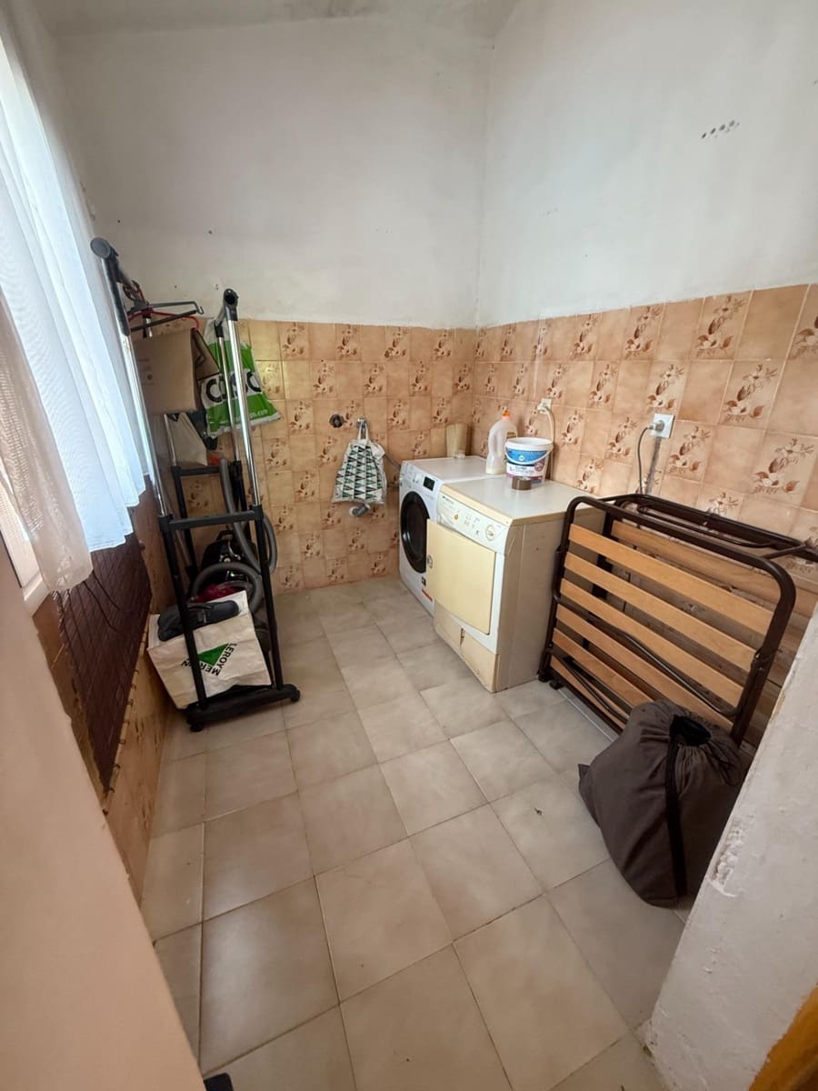 4 bedroom Villa for sale in Cordoba city with pool garage - € 349,900 (Ref: 9407992)