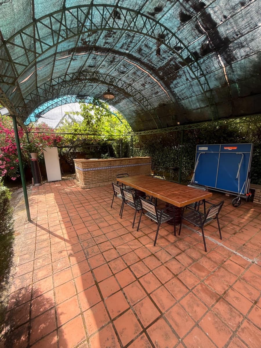 4 bedroom Villa for sale in Cordoba city with pool garage - € 349,900 (Ref: 9407992)