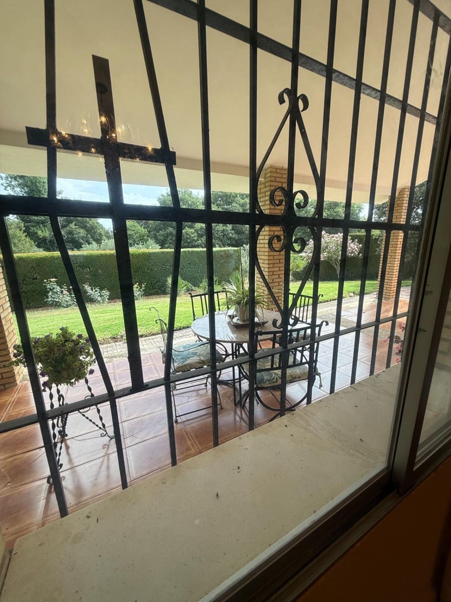 4 bedroom Villa for sale in Cordoba city with pool garage - € 349,900 (Ref: 9407992)