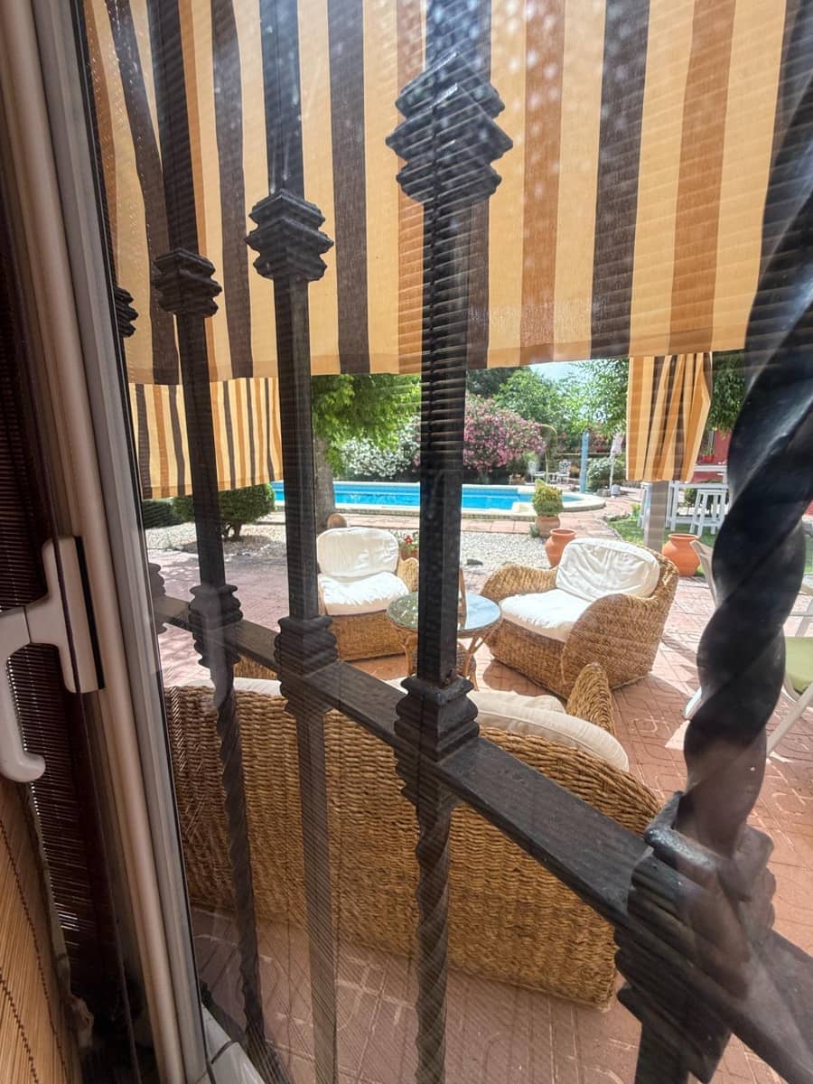 4 bedroom Villa for sale in Cordoba city with pool garage - € 349,900 (Ref: 9407992)