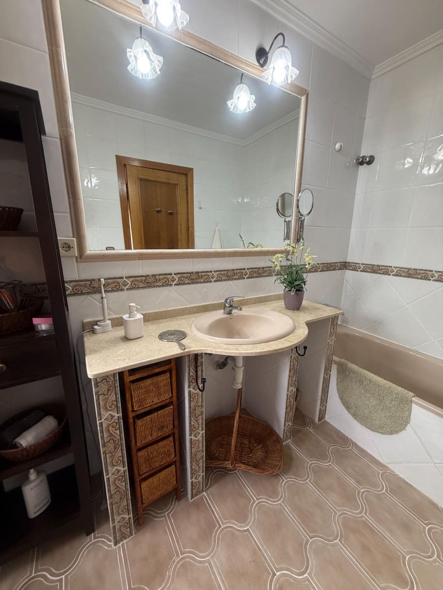 4 bedroom Villa for sale in Cordoba city with pool garage - € 349,900 (Ref: 9407992)