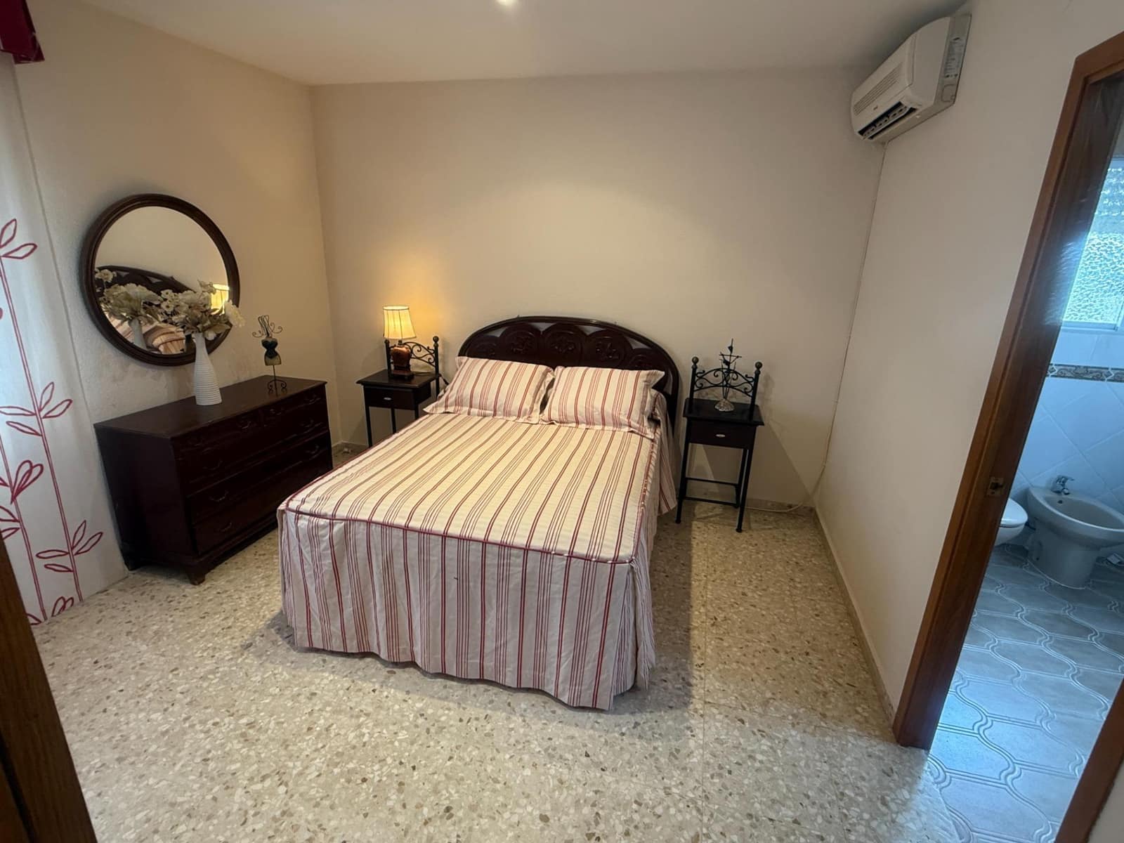 4 bedroom Villa for sale in Cordoba city with pool garage - € 349,900 (Ref: 9407992)