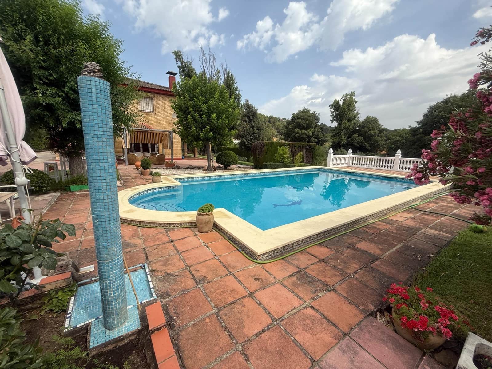 4 bedroom Villa for sale in Cordoba city with pool garage - € 349,900 (Ref: 9407992)