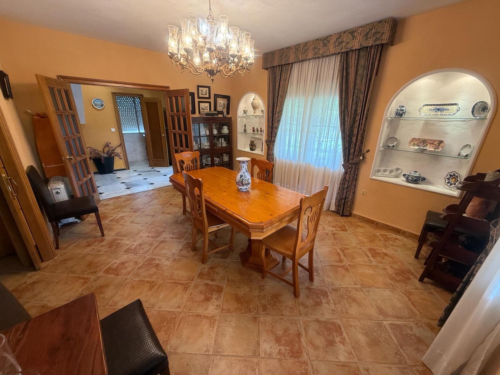 4 bedroom Villa for sale in Cordoba city with pool garage - € 349,900 (Ref: 9407992)