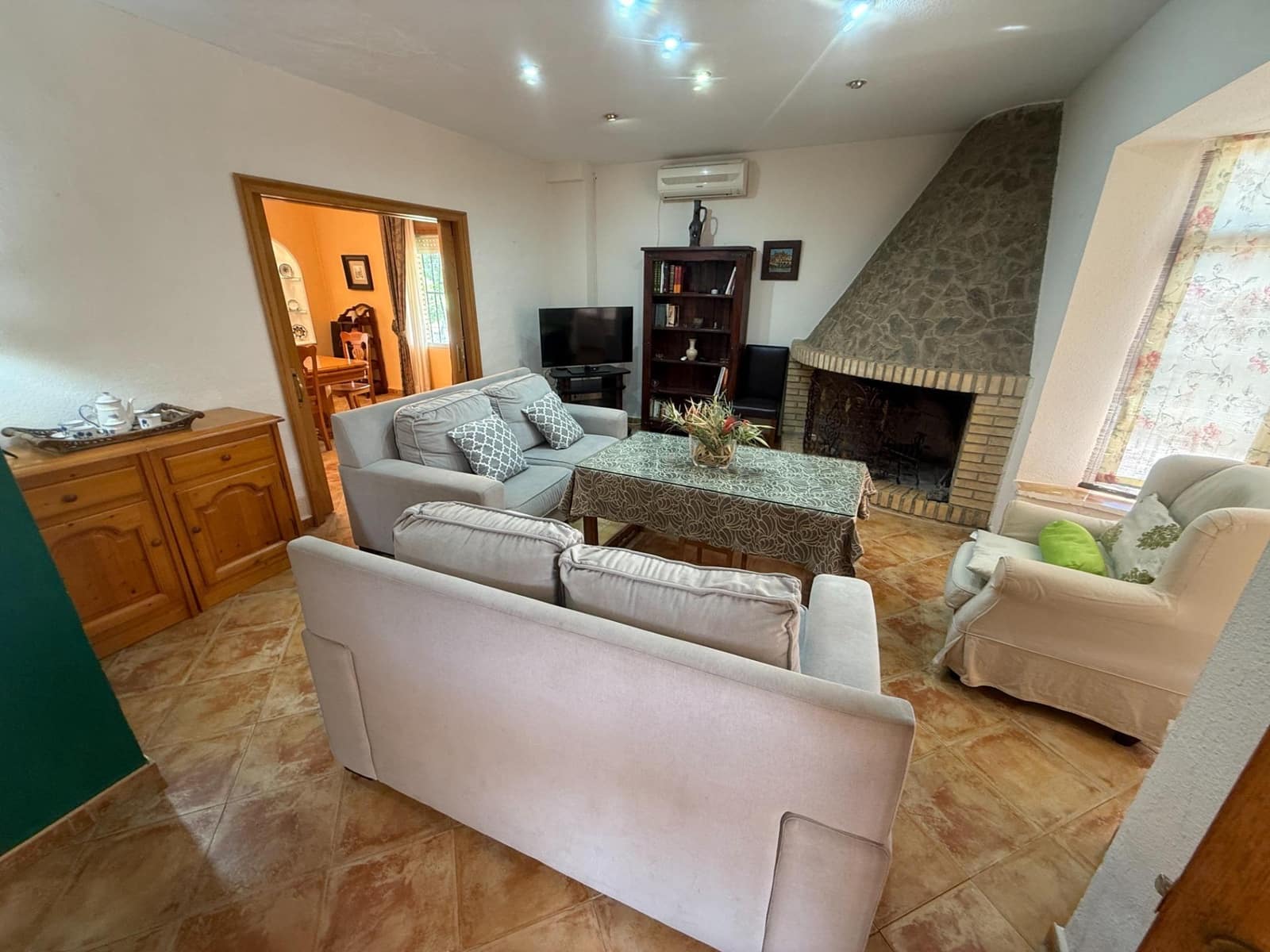 4 bedroom Villa for sale in Cordoba city with pool garage - € 349,900 (Ref: 9407992)