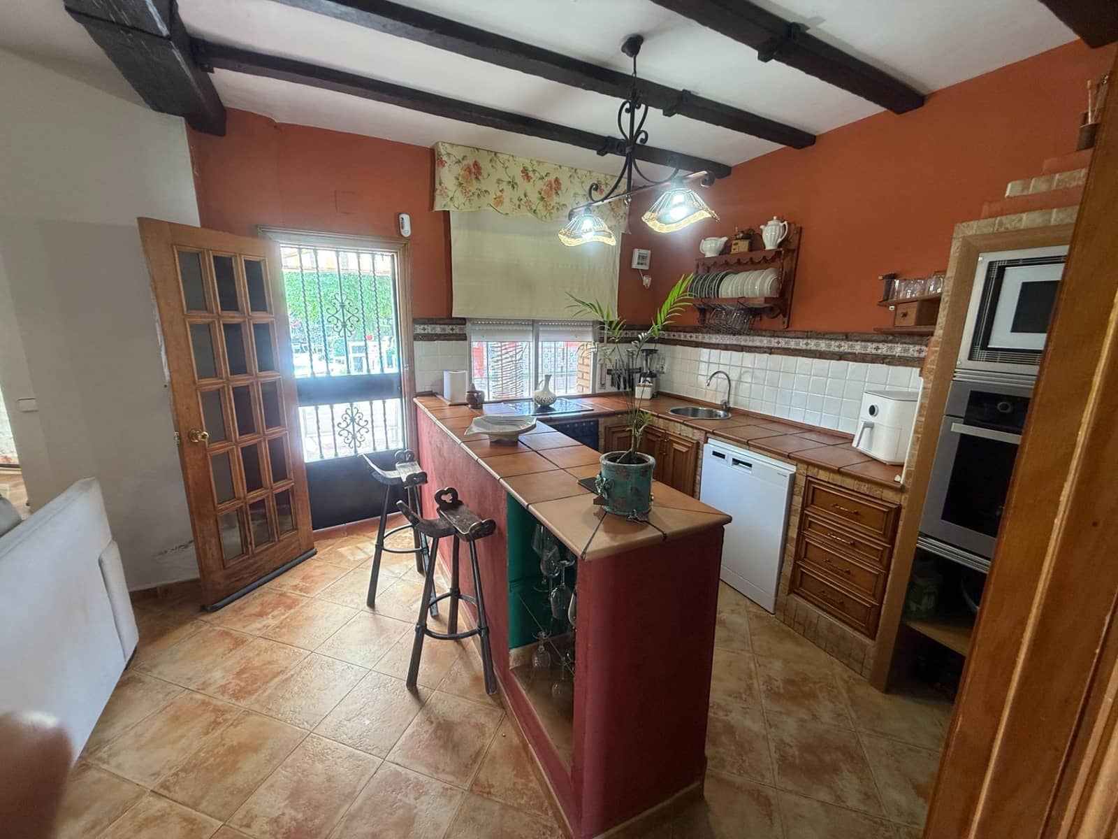 4 bedroom Villa for sale in Cordoba city with pool garage - € 349,900 (Ref: 9407992)