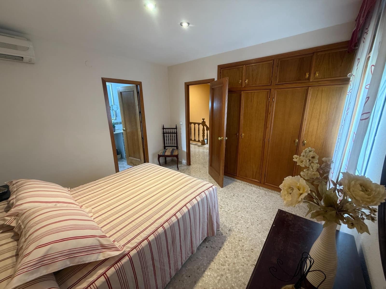 4 bedroom Villa for sale in Cordoba city with pool garage - € 349,900 (Ref: 9407992)