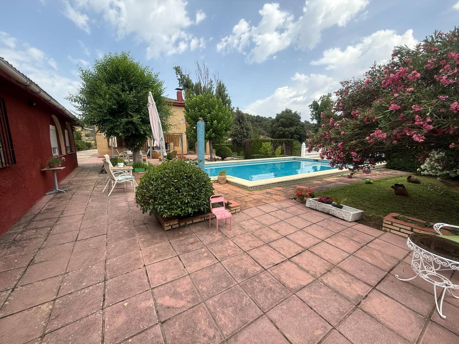 4 bedroom Villa for sale in Cordoba city with pool garage - € 349,900 (Ref: 9407992)