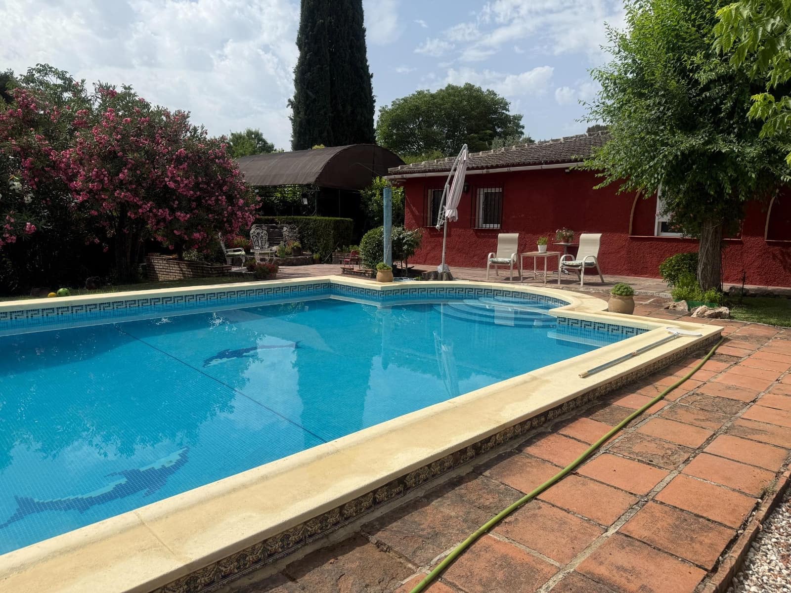 4 bedroom Villa for sale in Cordoba city with pool garage - € 349,900 (Ref: 9407992)