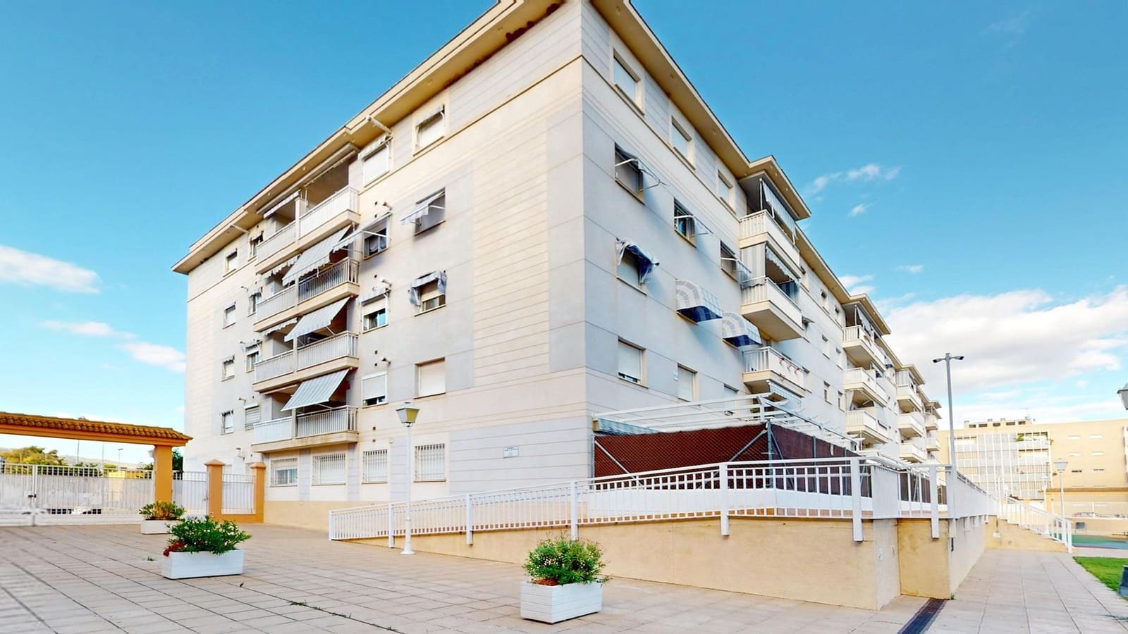 3 camera da letto Appartamento in vendita in Cordova citta con piscina garage - 259.500 € (Rif: 9409266)