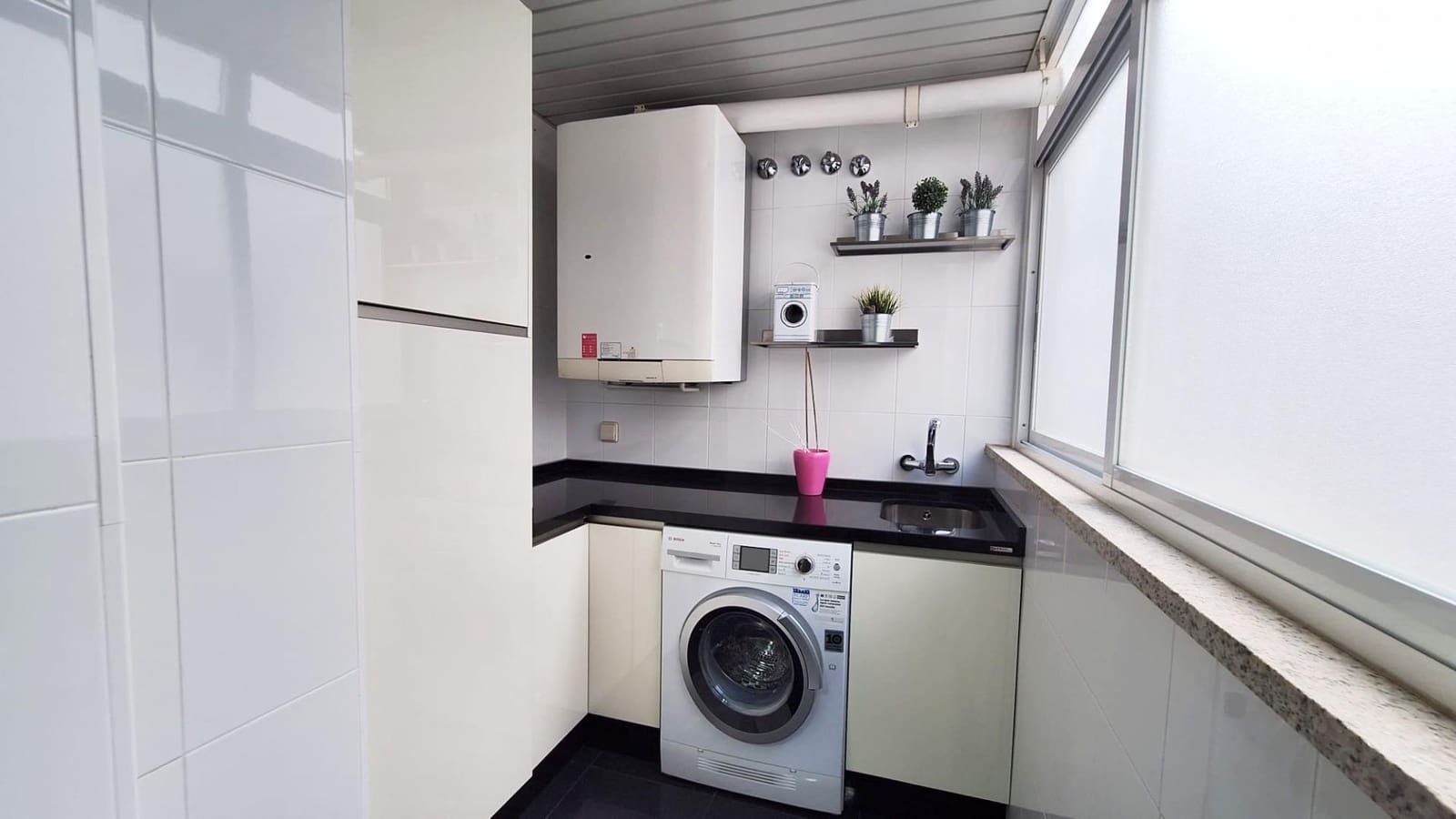 3 bedroom Flat for sale in Cordoba city with garage - € 410,000 (Ref: 9411058)