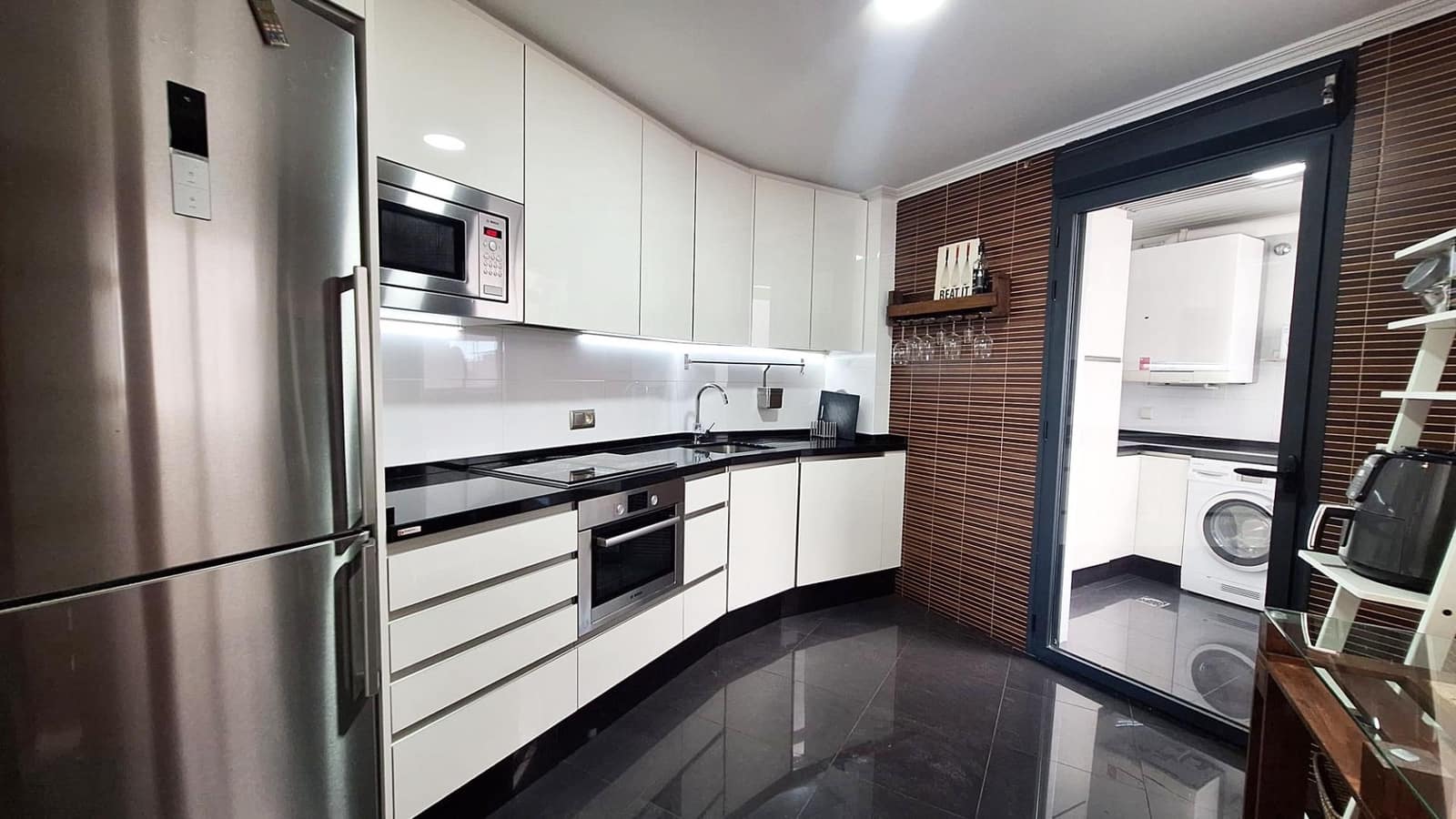 3 bedroom Flat for sale in Cordoba city with garage - € 410,000 (Ref: 9411058)