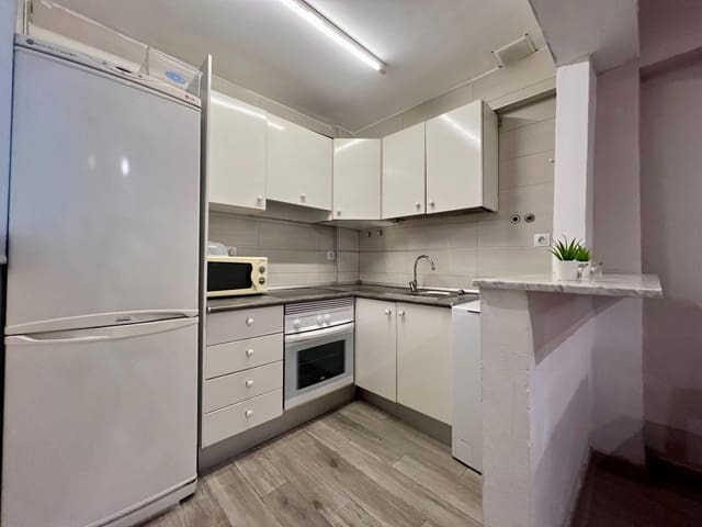 3 bedroom Flat for rent in Ciudad Jardín, Córdoba city - € 625 (Ref: 9414201)