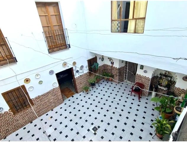 8 soveværelse Byhus til salg i Córdoba by - € 360.000 (Ref: 9427306)