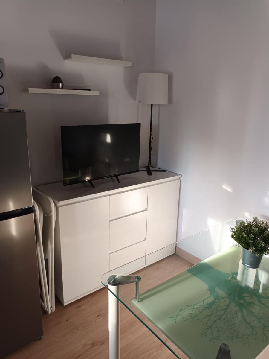 1 makuuhuone Rivitalo vuokrattavana paikassa El Higueron mukana 
autotalli - 500 € (Ref: 9431137)