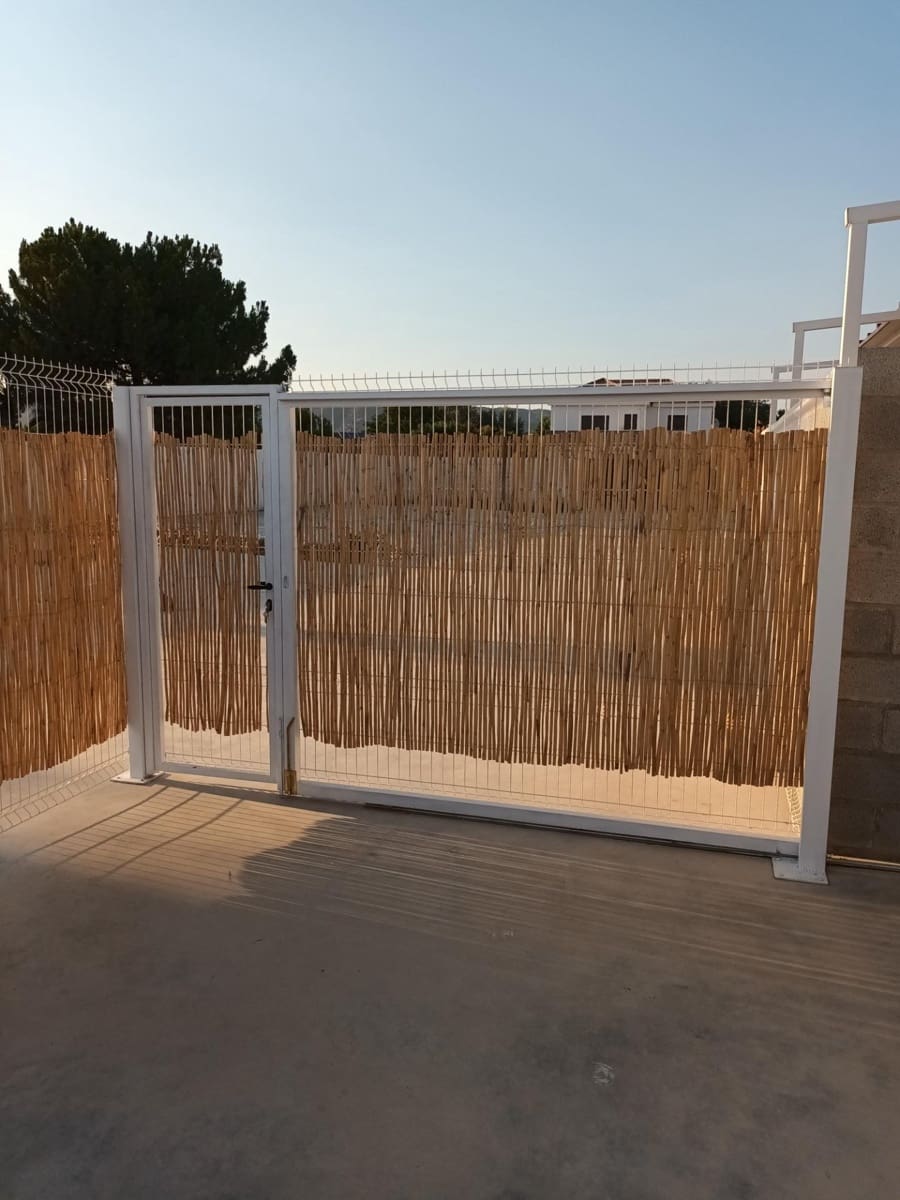 1 makuuhuone Rivitalo vuokrattavana paikassa El Higueron mukana 
autotalli - 500 € (Ref: 9431137)