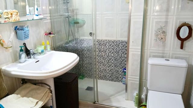 3 sovrum Lägenhet till salu i Viñuela-Rescatado, Córdoba stad - 115 000 € (Ref: 9440617)