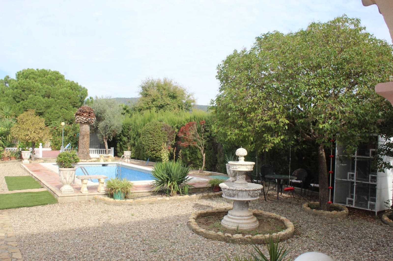 4 Zimmer Villa zu verkaufen in El Higueron mit Pool - 165.000 € (Ref: 9446441)