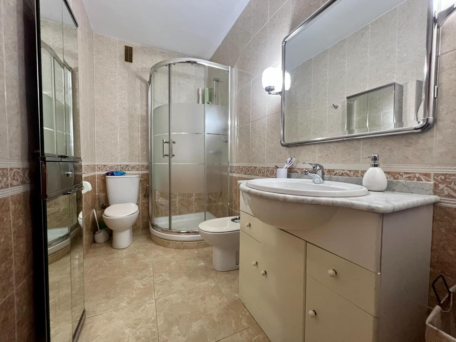 4 slaapkamer Flat te huur in Cordoba stad - € 240 (Ref: 9446442)