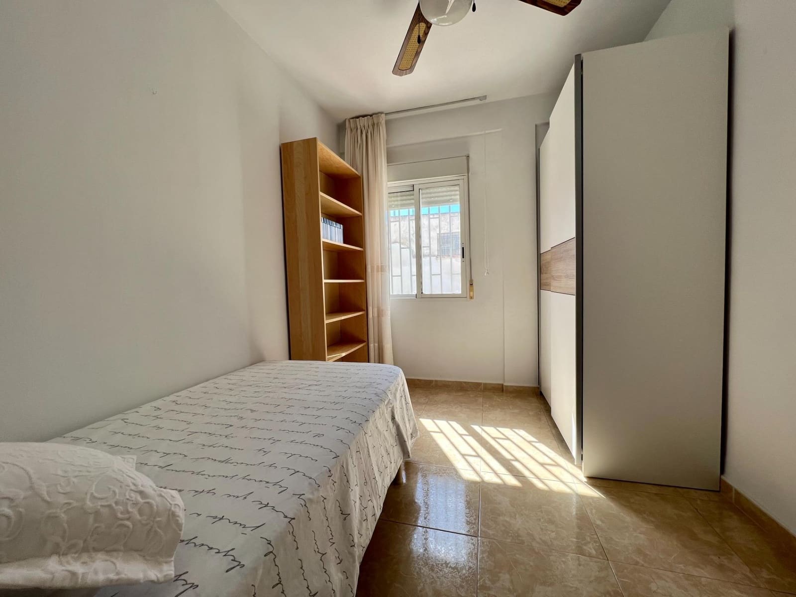 4 slaapkamer Flat te huur in Cordoba stad - € 240 (Ref: 9446442)