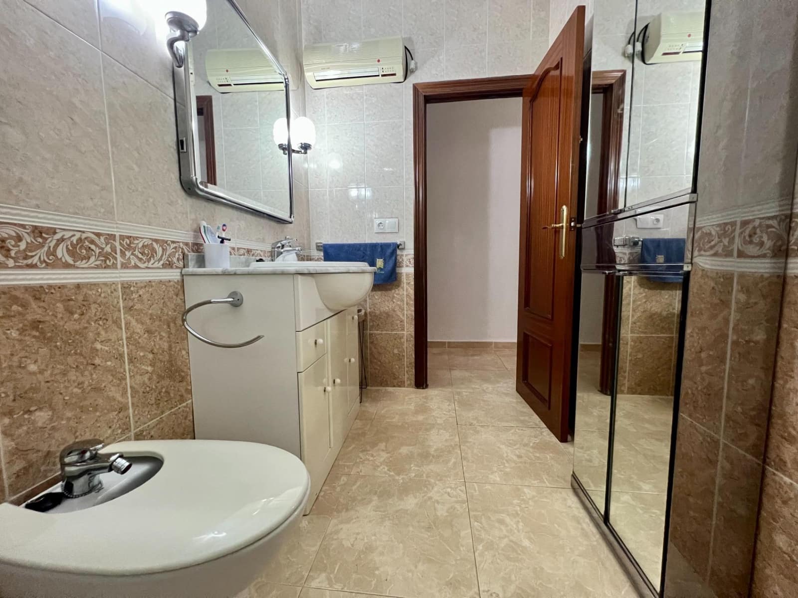 4 slaapkamer Flat te huur in Cordoba stad - € 240 (Ref: 9446442)