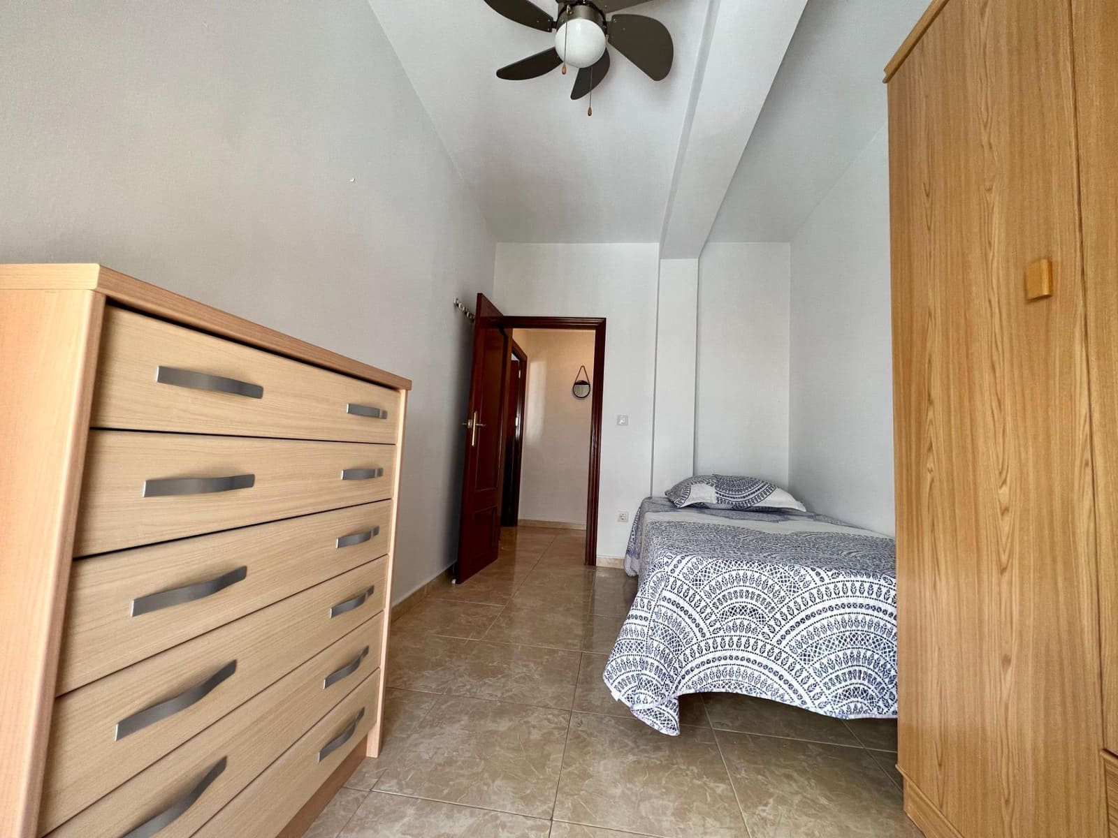 4 slaapkamer Flat te huur in Cordoba stad - € 240 (Ref: 9446442)