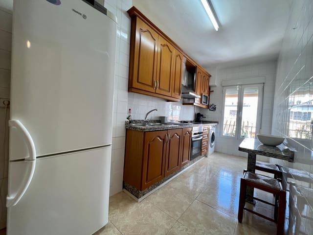 4 Zimmer Wohnung zu vermieten in Córdoba Stadt - 240 € (Ref: 9446442)