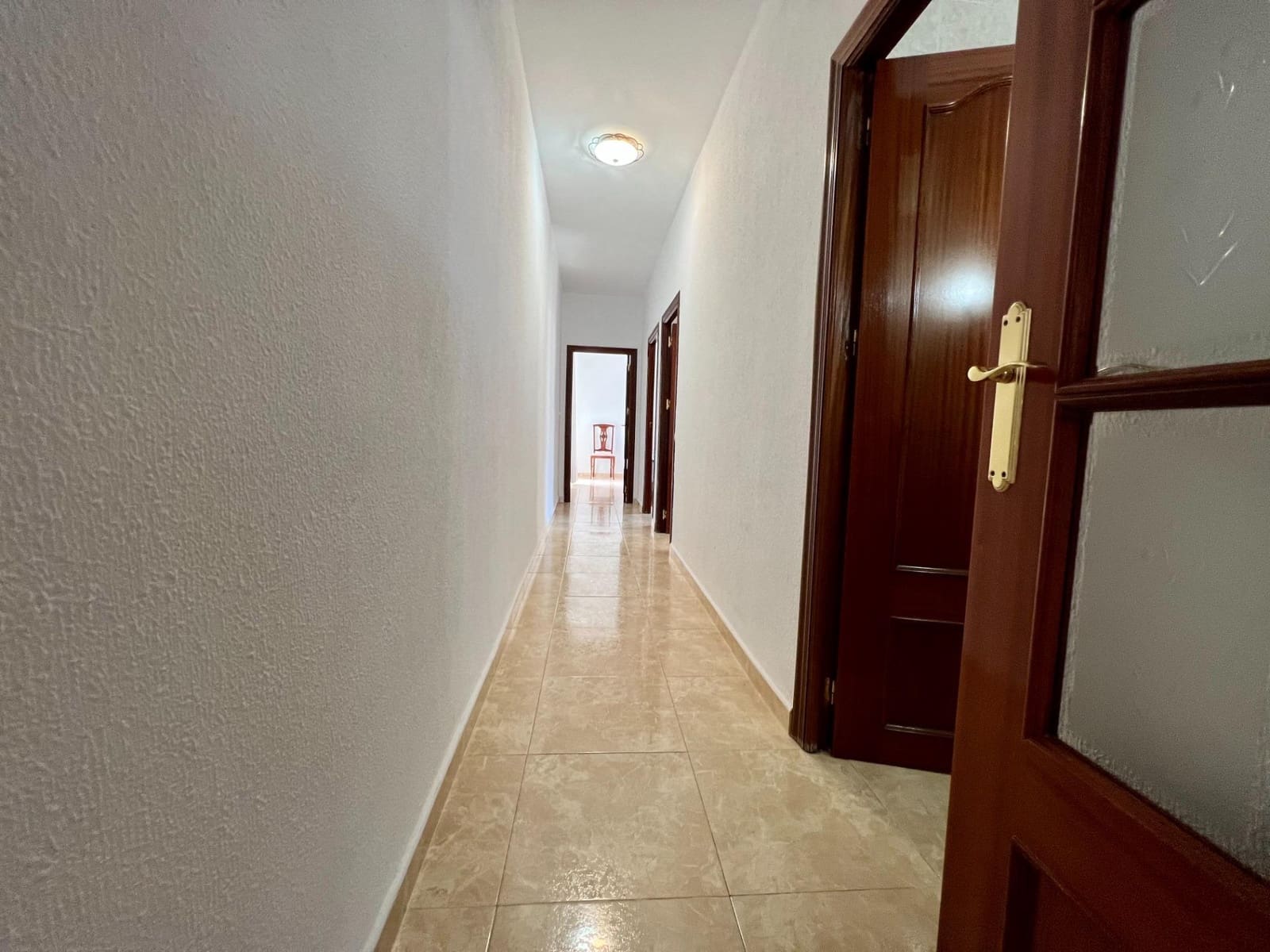 4 Zimmer Wohnung zu vermieten in Cordoba Stadt - 240 € (Ref: 9446442)