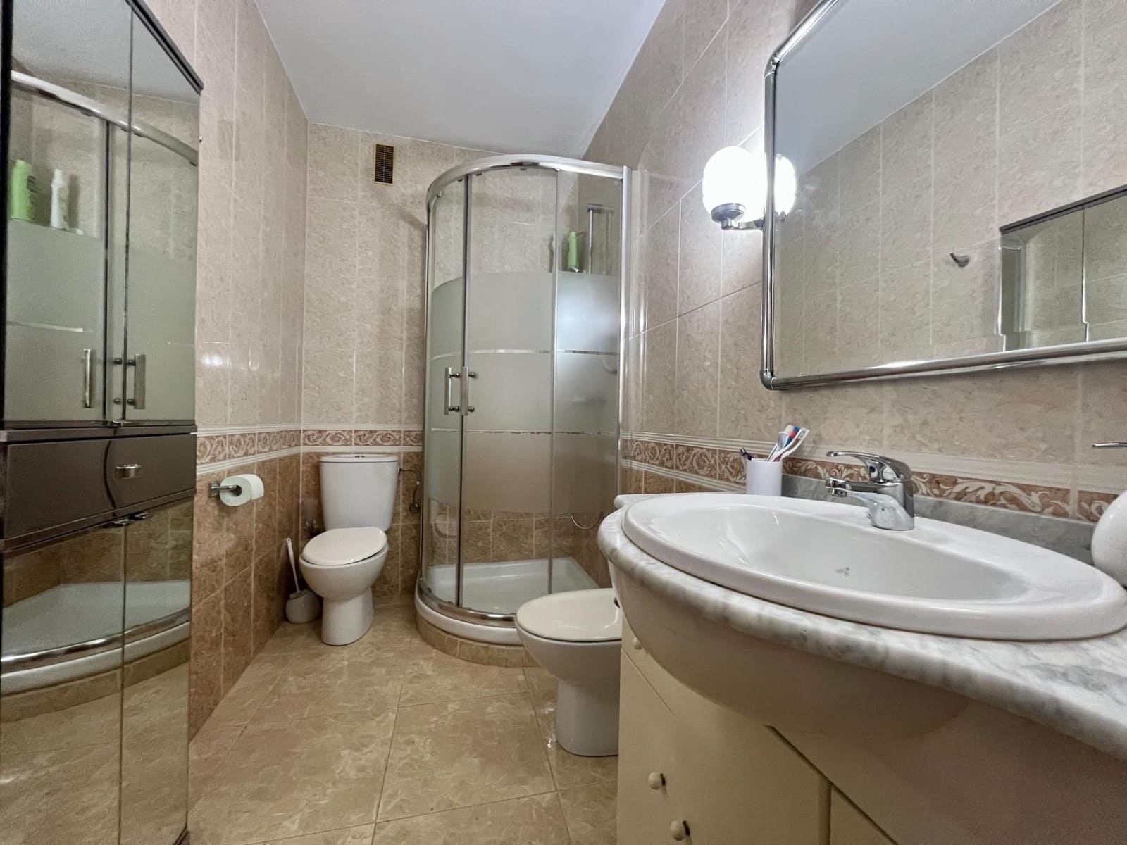 4 Zimmer Wohnung zu vermieten in Cordoba Stadt - 240 € (Ref: 9446442)
