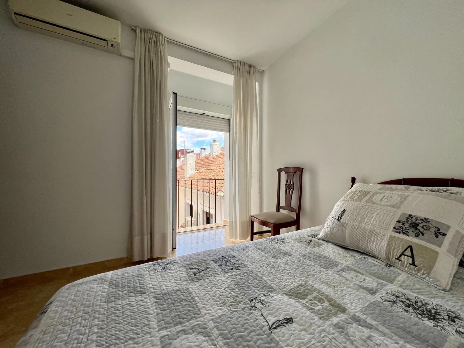 4 Zimmer Wohnung zu vermieten in Cordoba Stadt - 240 € (Ref: 9446442)