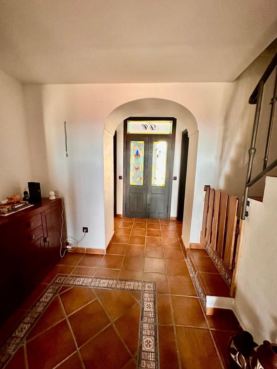 6 bedroom Townhouse for sale in Fuente Obejuna with garage - € 140,000 (Ref: 9449395)