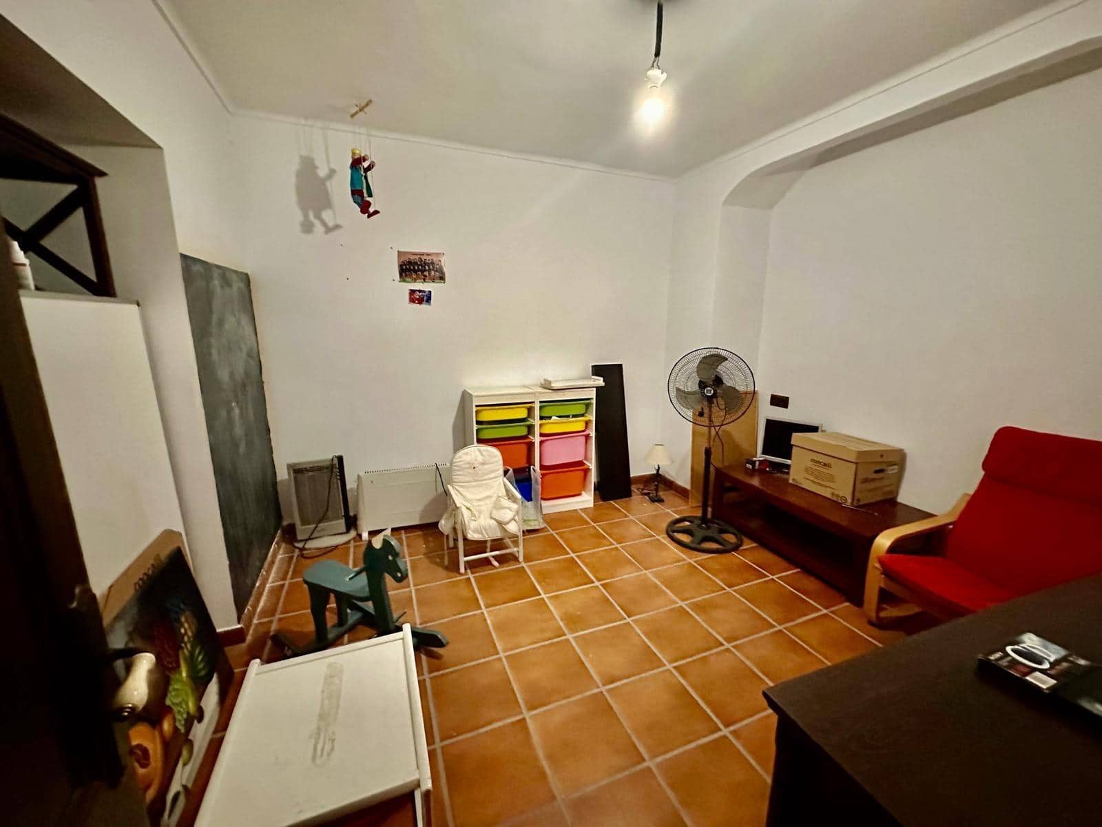 6 bedroom Townhouse for sale in Fuente Obejuna with garage - € 140,000 (Ref: 9449395)