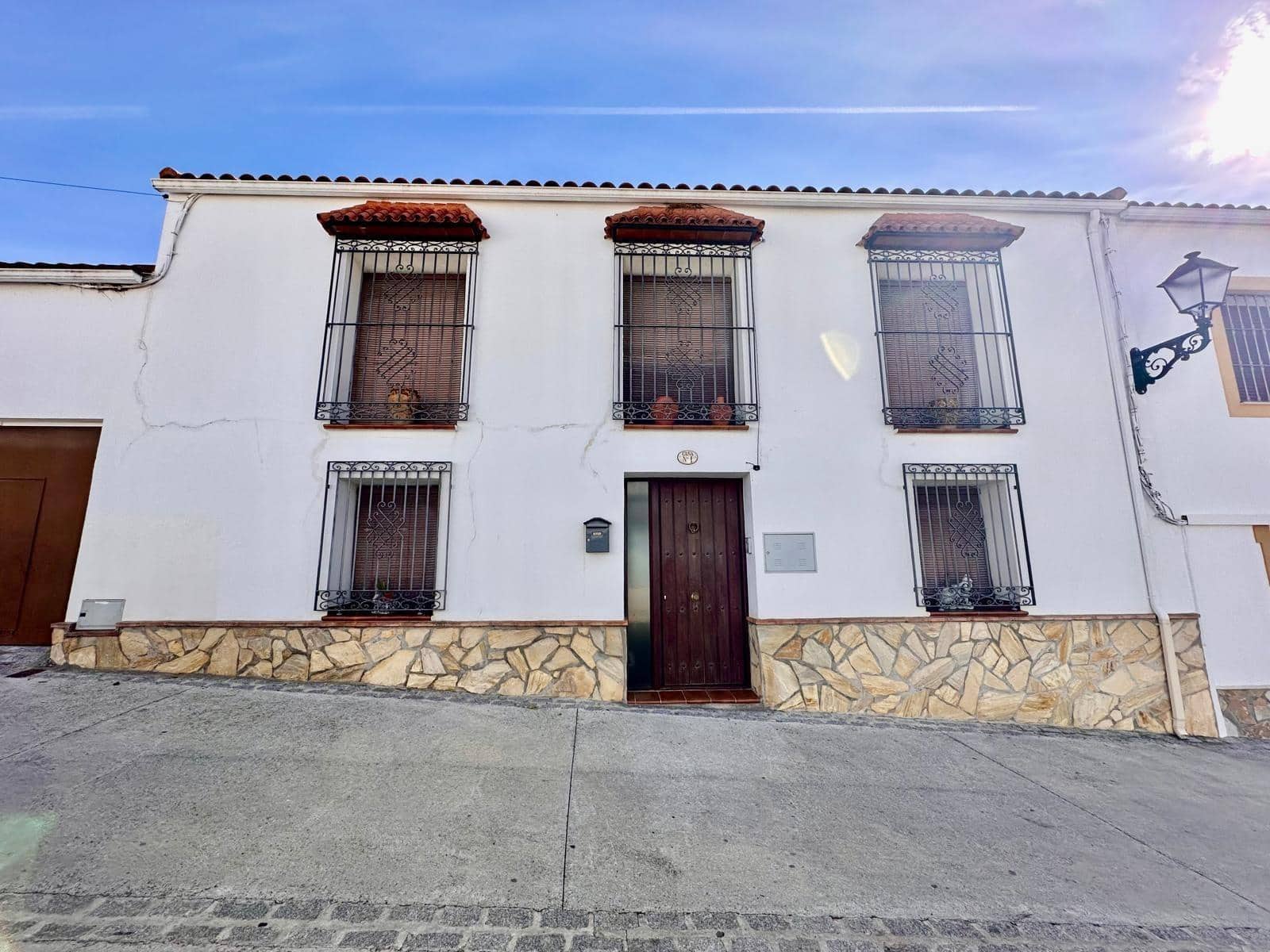 6 bedroom Townhouse for sale in Fuente Obejuna with garage - € 140,000 (Ref: 9449395)