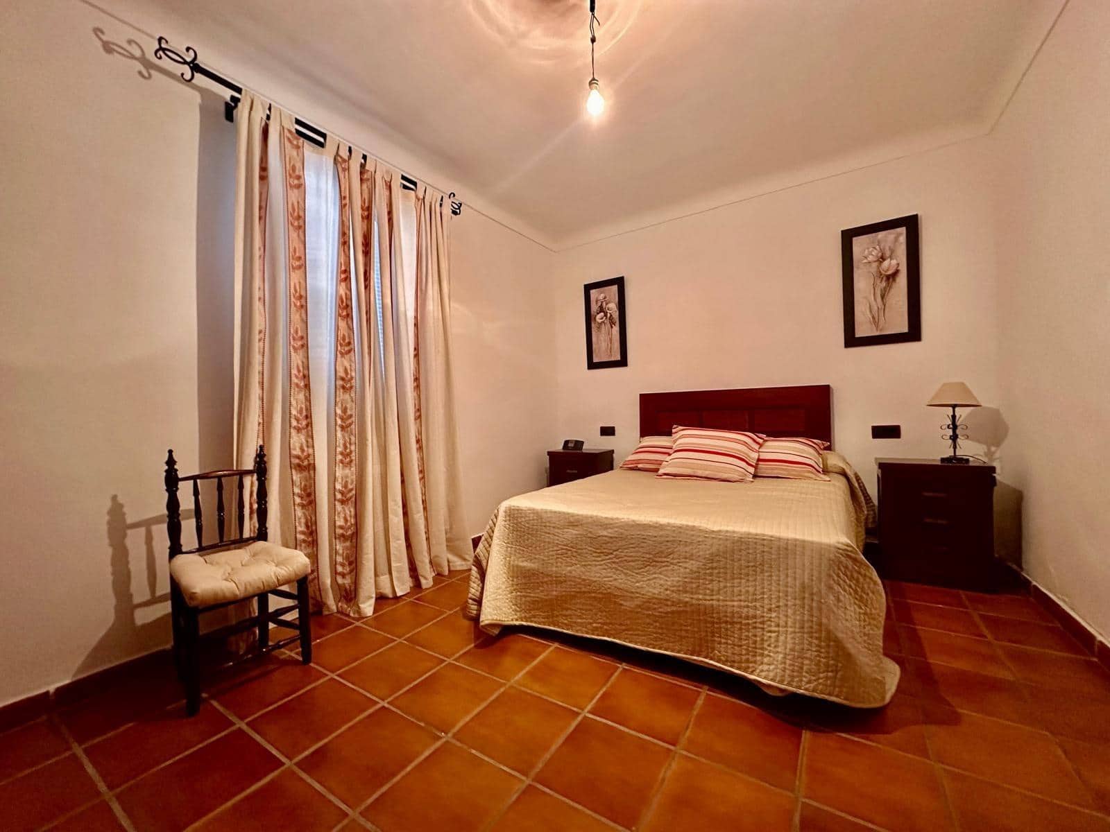 6 bedroom Townhouse for sale in Fuente Obejuna with garage - € 140,000 (Ref: 9449395)