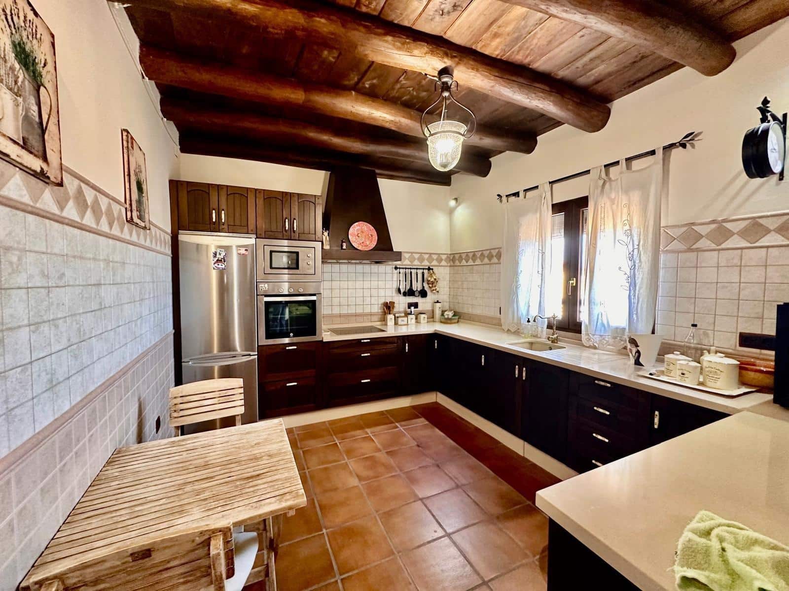 6 bedroom Townhouse for sale in Fuente Obejuna with garage - € 140,000 (Ref: 9449395)