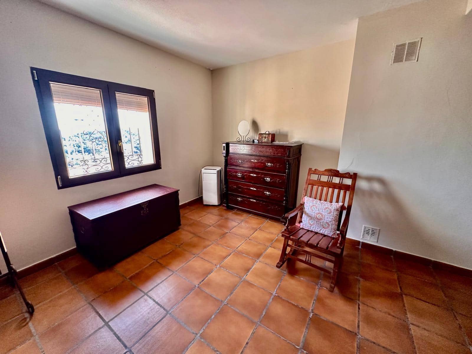 6 bedroom Townhouse for sale in Fuente Obejuna with garage - € 140,000 (Ref: 9449395)