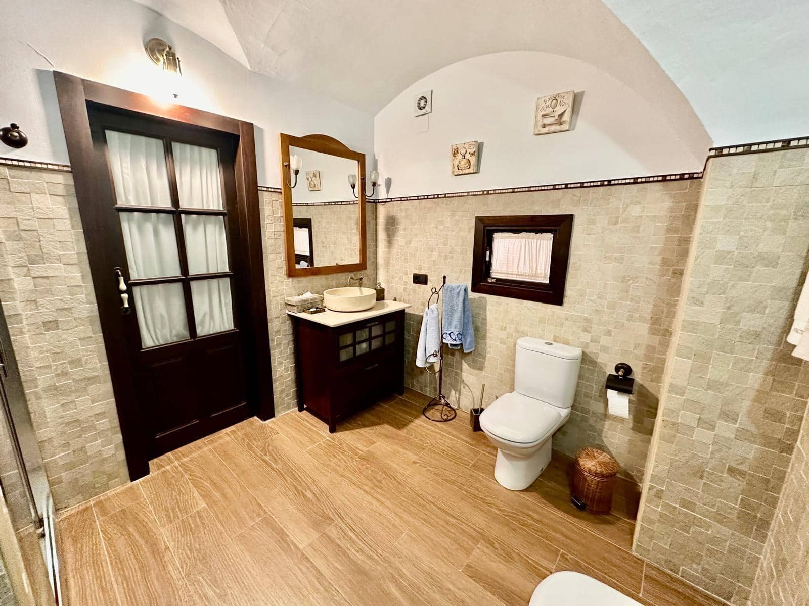 6 bedroom Townhouse for sale in Fuente Obejuna with garage - € 140,000 (Ref: 9449395)