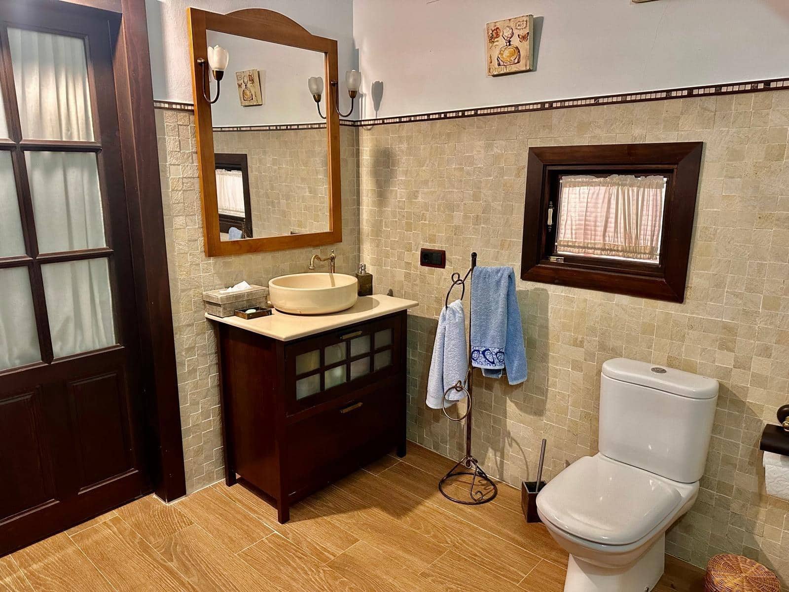 6 bedroom Townhouse for sale in Fuente Obejuna with garage - € 140,000 (Ref: 9449395)