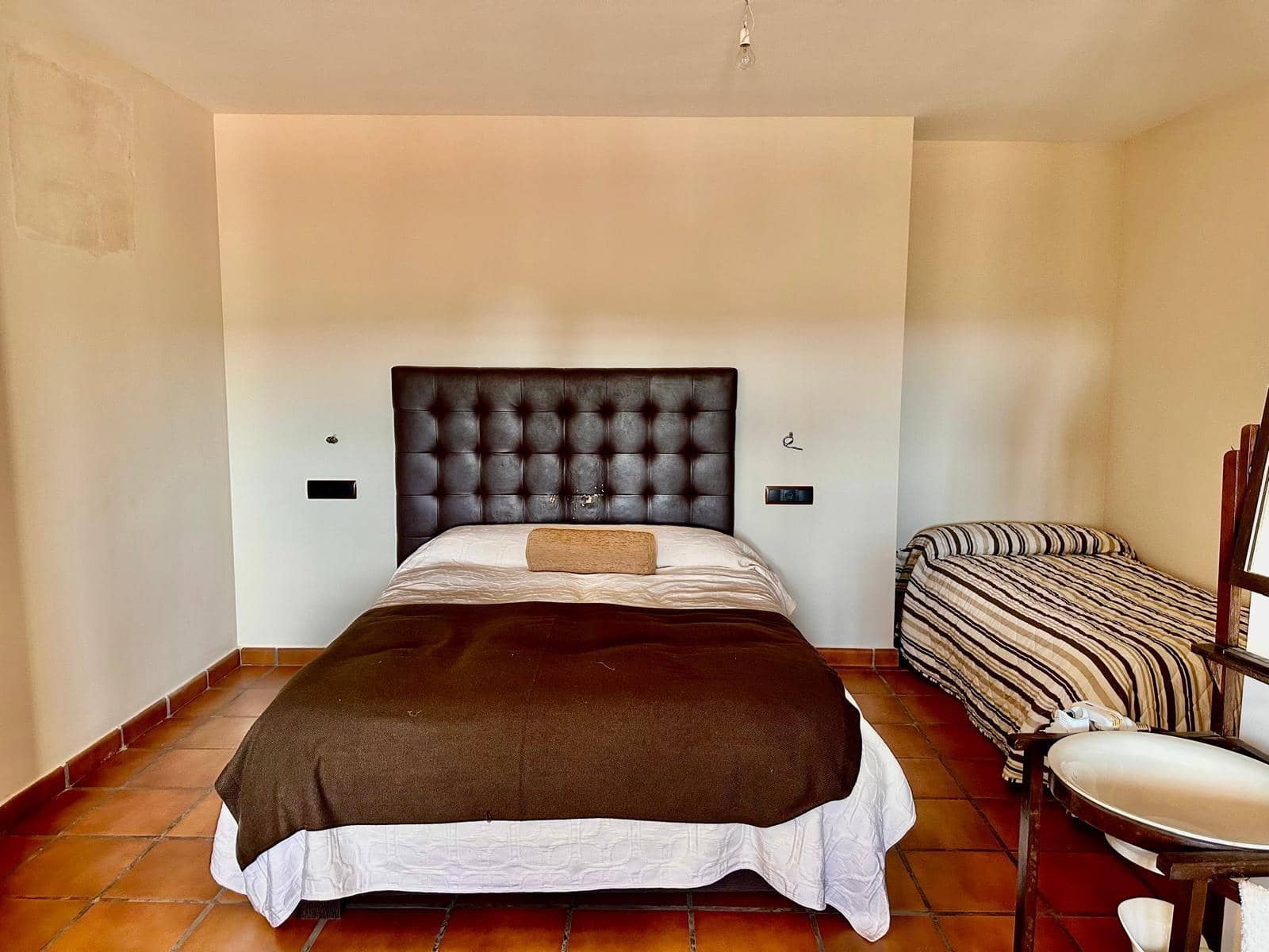 6 bedroom Townhouse for sale in Fuente Obejuna with garage - € 140,000 (Ref: 9449395)