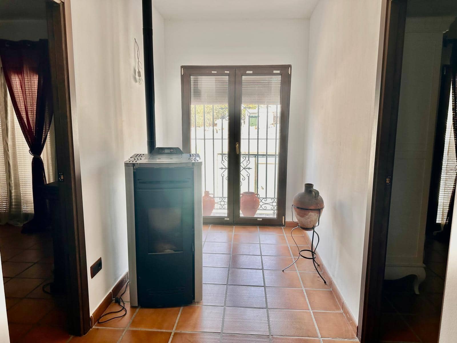 6 bedroom Townhouse for sale in Fuente Obejuna with garage - € 140,000 (Ref: 9449395)