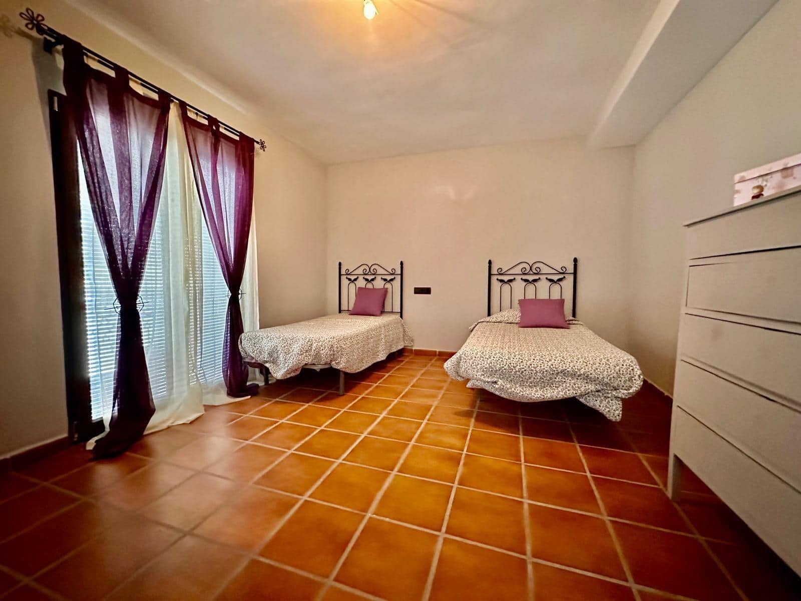 6 bedroom Townhouse for sale in Fuente Obejuna with garage - € 140,000 (Ref: 9449395)