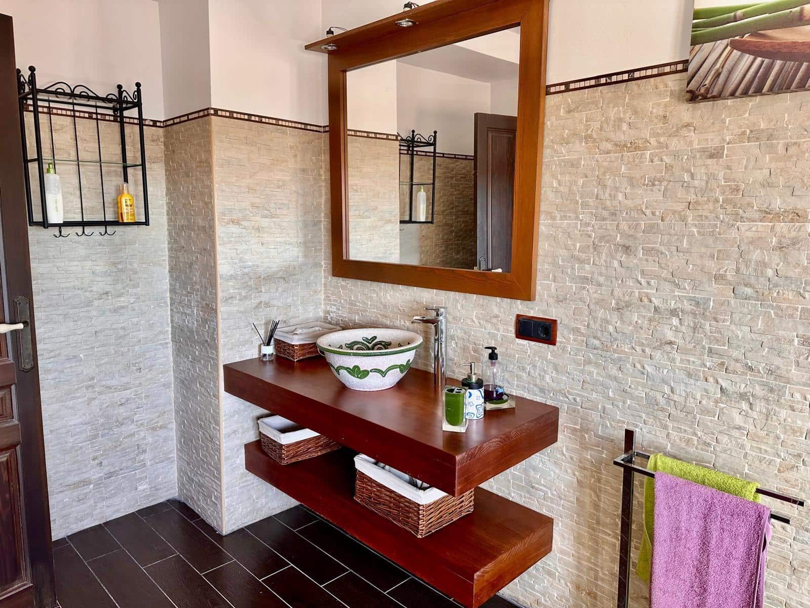 6 bedroom Townhouse for sale in Fuente Obejuna with garage - € 140,000 (Ref: 9449395)